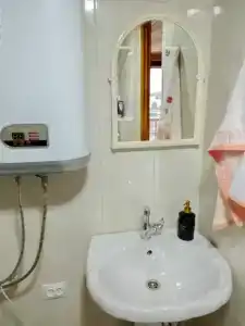 Гостевой дом с видом на пруд и горы - 3