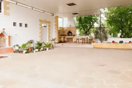 Уютный дом с камином и большим балконом - 14