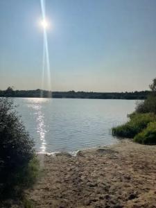 Уютный деревенский домик с русской баней возле озера в Большой Ухолоде - 7