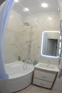 Уютная Евротрешка на Крайнова 3 - 10