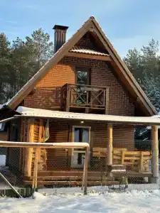 Дом возле озера