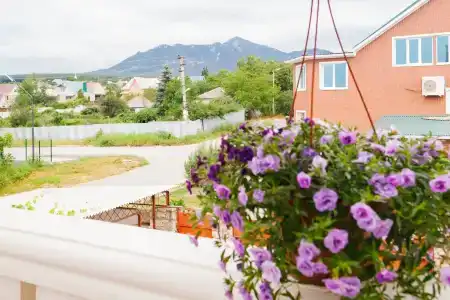 Уютный дом с камином и большим балконом - 13