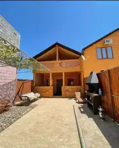 Изба у моря