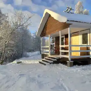 Дом с террасой прямо на берегу реки - 0
