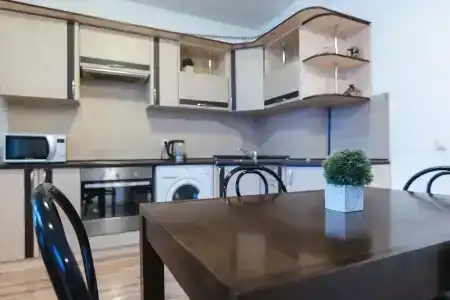 на улице Авиаторов, 42 - 6