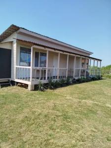 Комфортный гостевой домик с большой верандой - 16