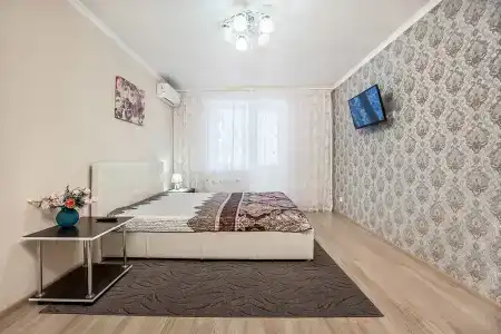 Квартира на  70 лет Октября 43 - 4