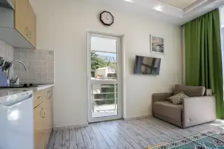 на Красномаякской, 18Е - 17