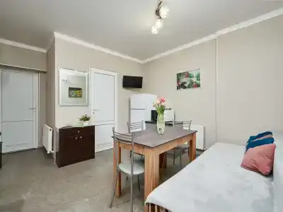 Уютный домик в тихом зелёном районе - 1