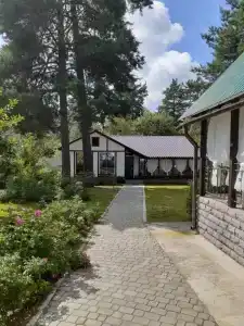 Дом под соснами