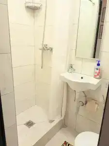 с камином на берегу реки - 24