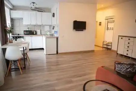 2к в центре, площадь за углом - 24