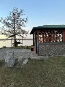 Новятка на самом берегу озера - 3