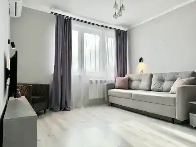 на Черняховского 12 - 1