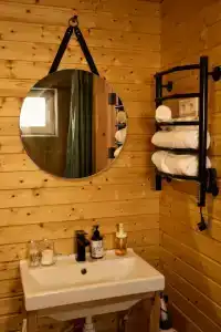 Сказочный A-frame у подножья горы - 21