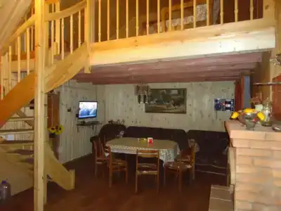 Домик у реки с бассейном и беседкой - 3
