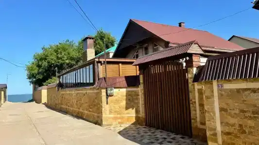 Уютный дом на берегу Каспийского моря