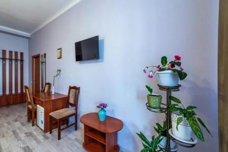 Демократ на Некрасова 58 - 176