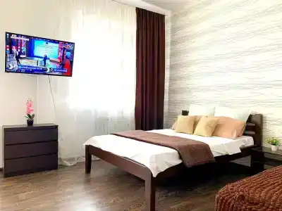 Новые апартаменты в центре с видом на пруд - 0