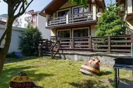 Частный дом с видом на горы - 19