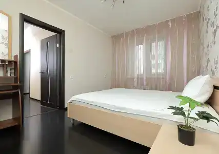 на Алексеева 113. ТРЦ Планета . - 1