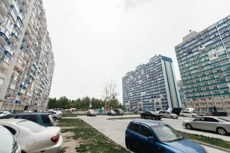 В тихом районе города, новый дом - 12
