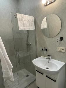 V&M Sleepbox Hostel - 7