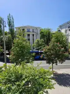 Счастье жить у пл. Ушакова в самом центре Севастополя - 1
