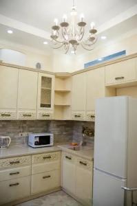 в центре - 16