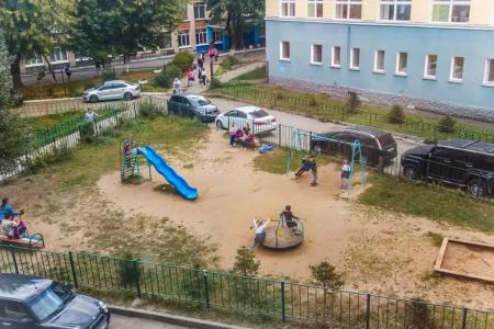 на Теренинском, 9 - 10