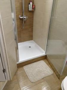 в центре на набережной реки Терек - 1