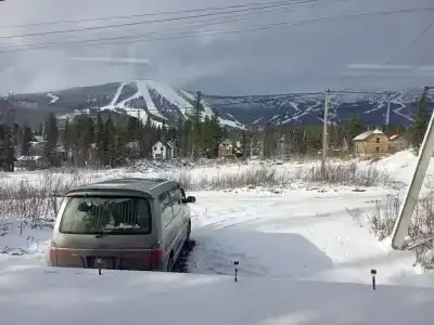 Кедровый дом в лесу с панорамным видом на горы - 19