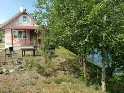Домик полтора этажа в деревне на берегу. Первая линия - 7