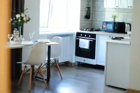 2к в центре, площадь за углом - 8