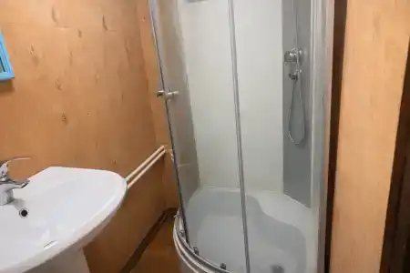Деревянный двухэтажный дом на краю тихой деревни - 10
