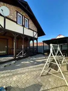Коттедж с дизайнерской отделкой и камином - 1