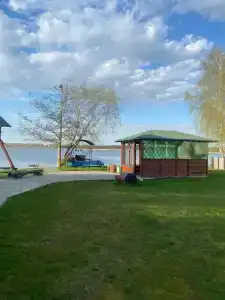 Новятка на самом берегу озера - 2