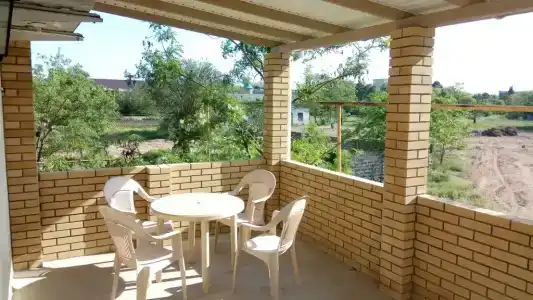 Двухэтажный коттедж с двориком - 0