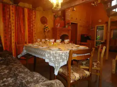 Домик у реки с бассейном и беседкой - 4