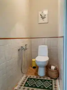 Уютный домик на берегу реки - 9