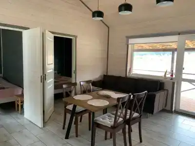 Домик на берегу озера - 1