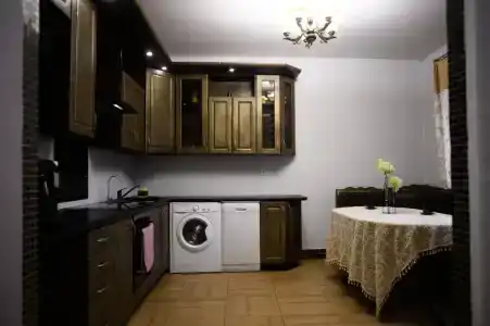Просторный комфортабельный коттедж в центре города с банным чаном - 32