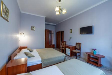 Демократ на Некрасова 58 - 180