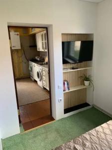 Уютный домик у озера - 10