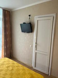 Номер на Бирюзова 6 - 21