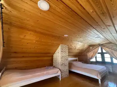 Домик на берегу озера - 60