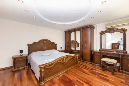 Уютный коттедж в самом центре - 18