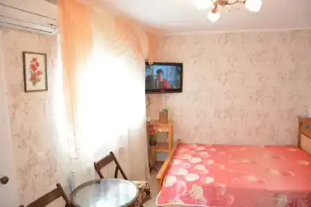 на Массандровской - 13