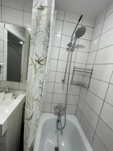 Квартиры на Космонавта Леонова 38 - 13