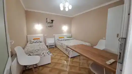 Часть дома с парковкой и мангальной зоной рядом с парком - 0